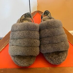 UGG FURRY SLIDES